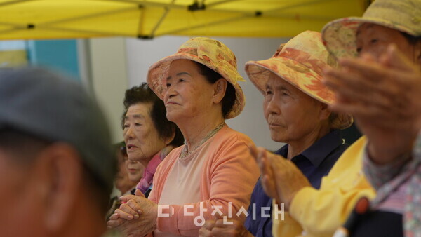 당진남부사회복지관이 지난 7일 복지관 앞마당과 2층 강당에서 우강노인대학 어르신 및 지역 어르신 200여 명이 참석한 가운데 ‘2026 어버이날 행사’를 진행했다.