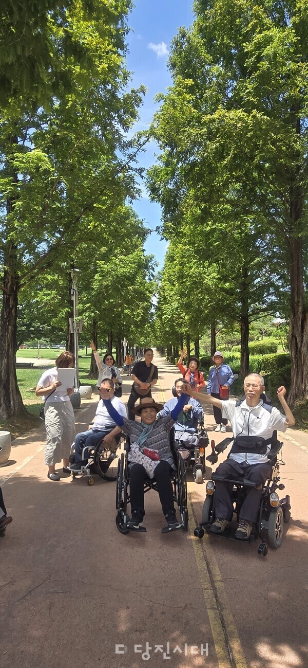 당진시장애인달팽이문학회가 박두진문학관으로 문학기행을 다녀왔다.