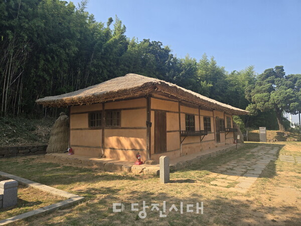 당진시가 필경사 보수를 완료했다.