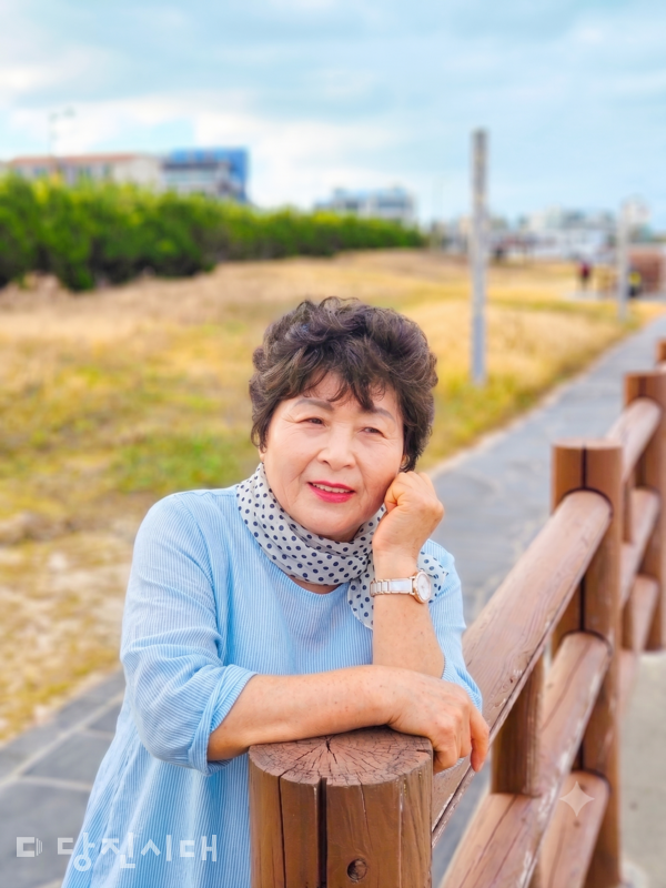 주옥순 합덕읍 궁리 이장의 모습. ※ 본 사진은 AI 기술을 활용해 의상 이미지만 수정했습니다.