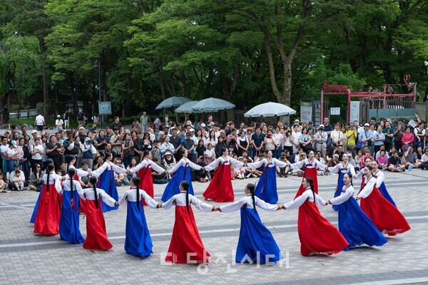 지난 6월 제2회 국악의 날 국악주간 공연을 선보인 국립청년무용단