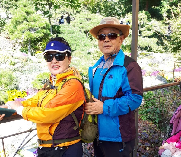 부부동반 모임에 참여한 신준호 김연숙 씨