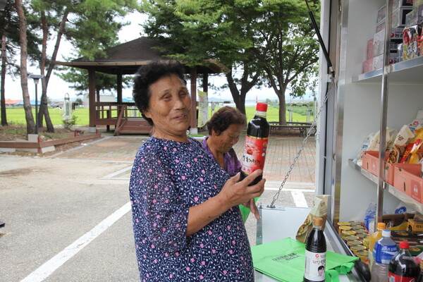 당찬가게를 이용 중인 김갑희 씨