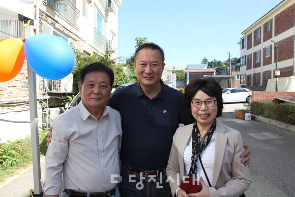 왼쪽부터 고완종 단장, 김동희 사무총장, 이병순 읍내7통장